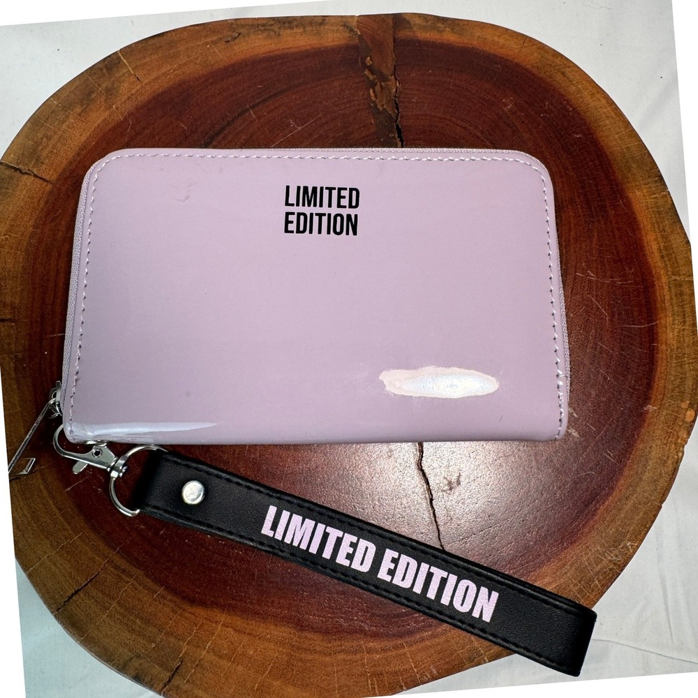 Limited Edition Lavender Patent Zip‎ Around Wristlet Wallet Purple Graphic